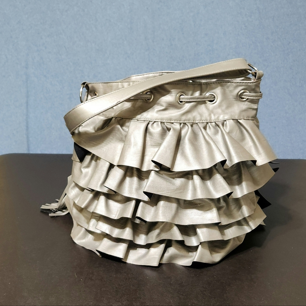 Gal silver ruffle shoulder bag